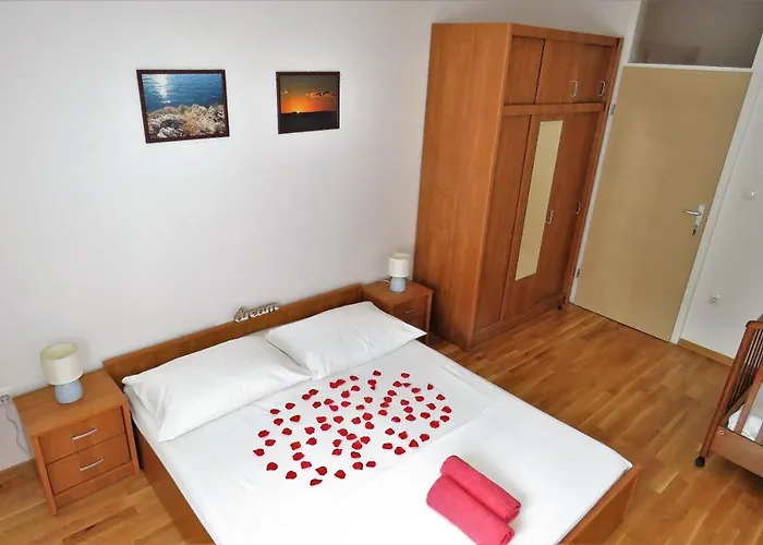 Apartment West *