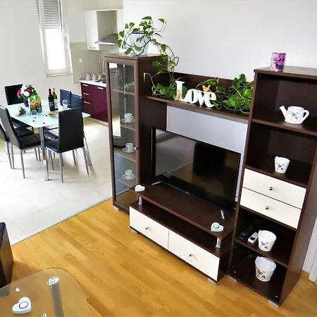 Διαμέρισμα West