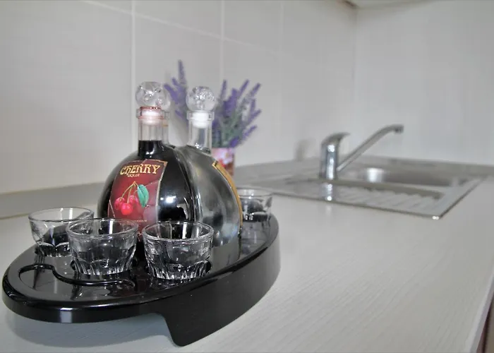 West 마카르스카