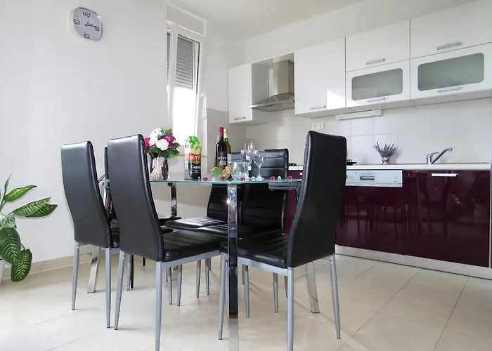 West * 마카르스카